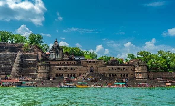 Ujjain To Maheshwar Taxi